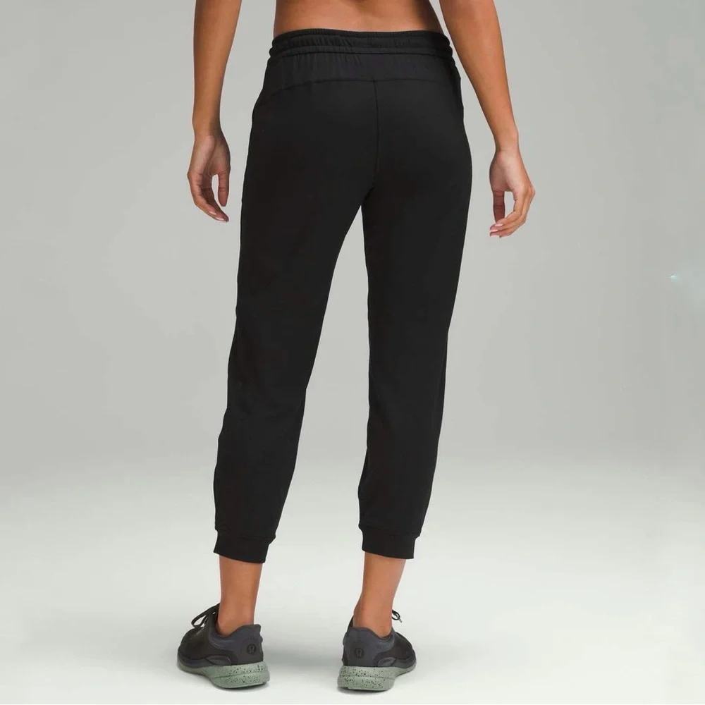 Lululemon Soft Jersey Classic-Fit‎ Mid-Rise Jogger in Black
